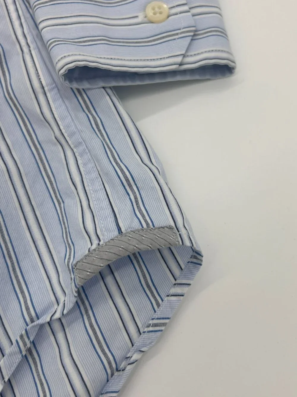 Banana Republic Men's Classic Fit 100% Cotton‎ Button Front shirt - Size M